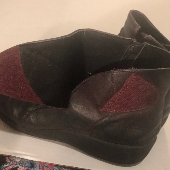 Clark’s Cloudsteppers Purple Booties. MCA1295G - Picture 4 of 8